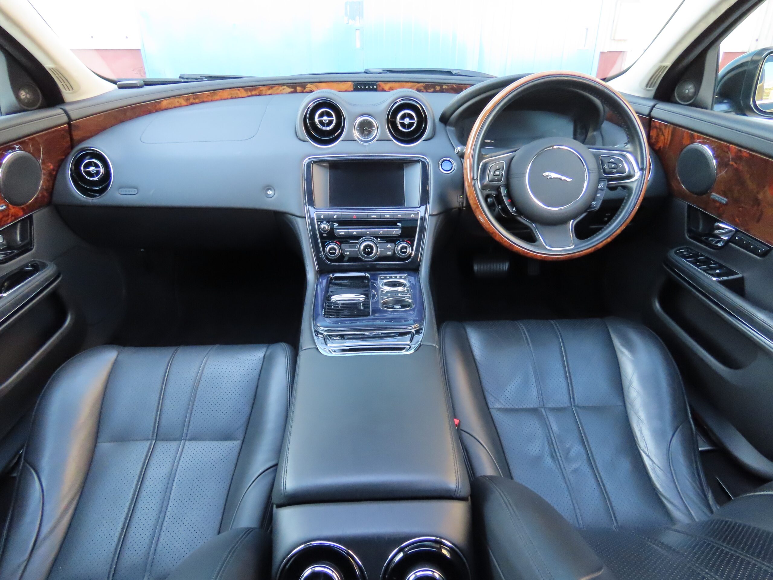 ステアリングヒーター　シートベンチレーション機能付き