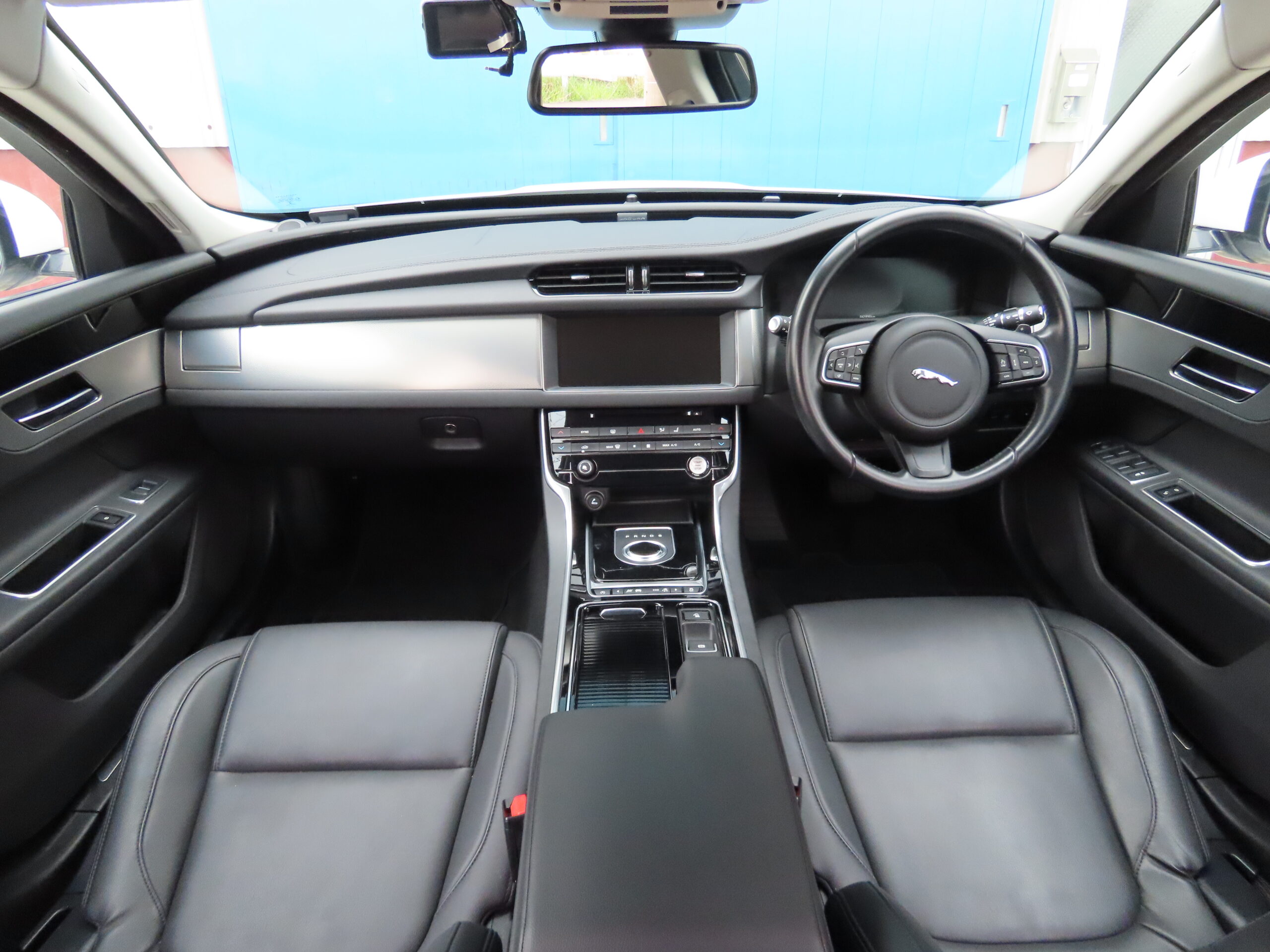 シートヒーター付きブラックレザー